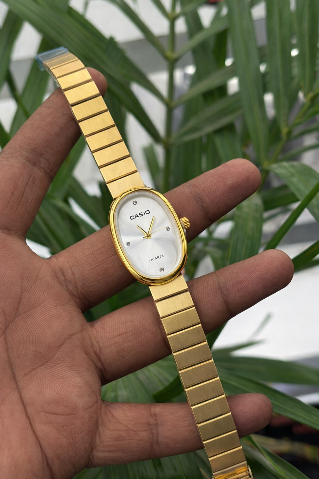 Casio Quartz Oval Dial Watch.2