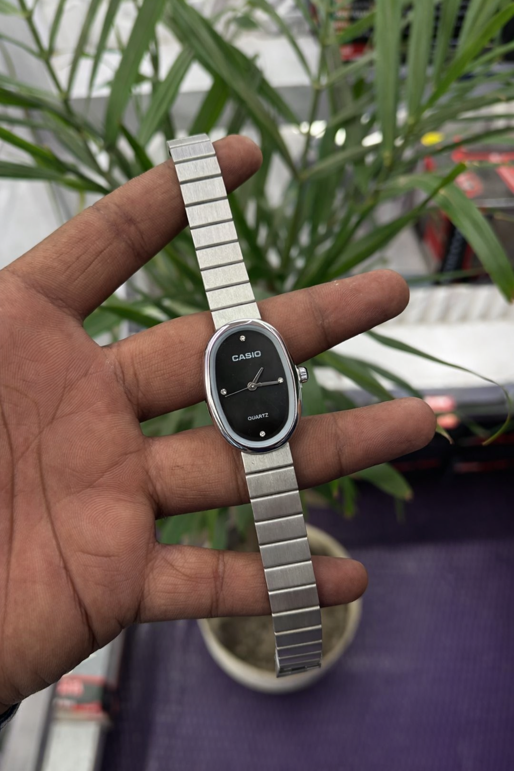 Casio Quartz Oval Dial Watch.2