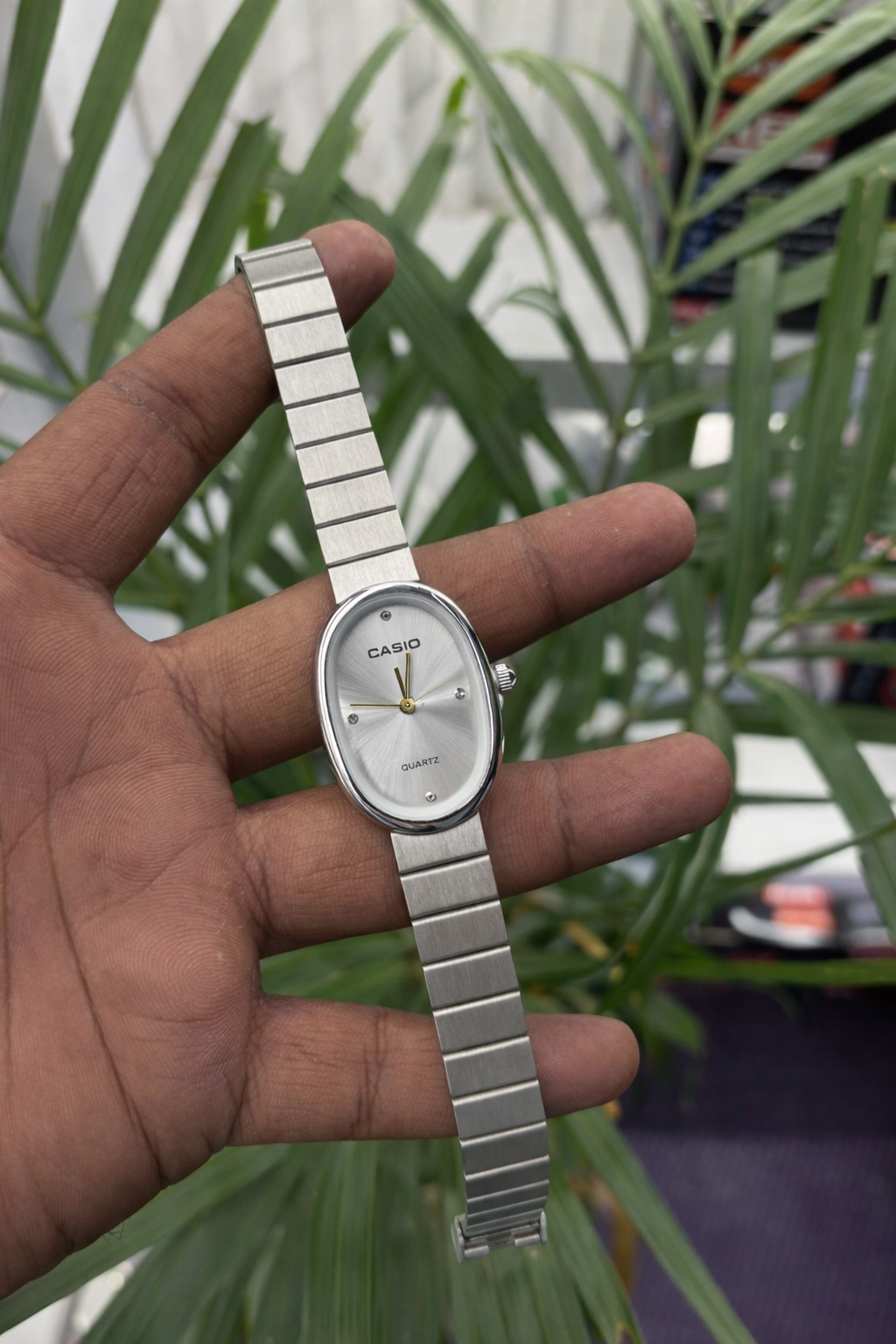 Casio Quartz Oval Dial Watch.2
