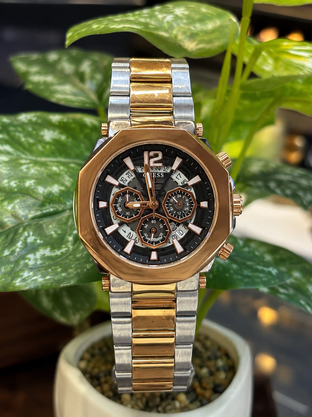 GUESS men's fashion chronograph-style watch