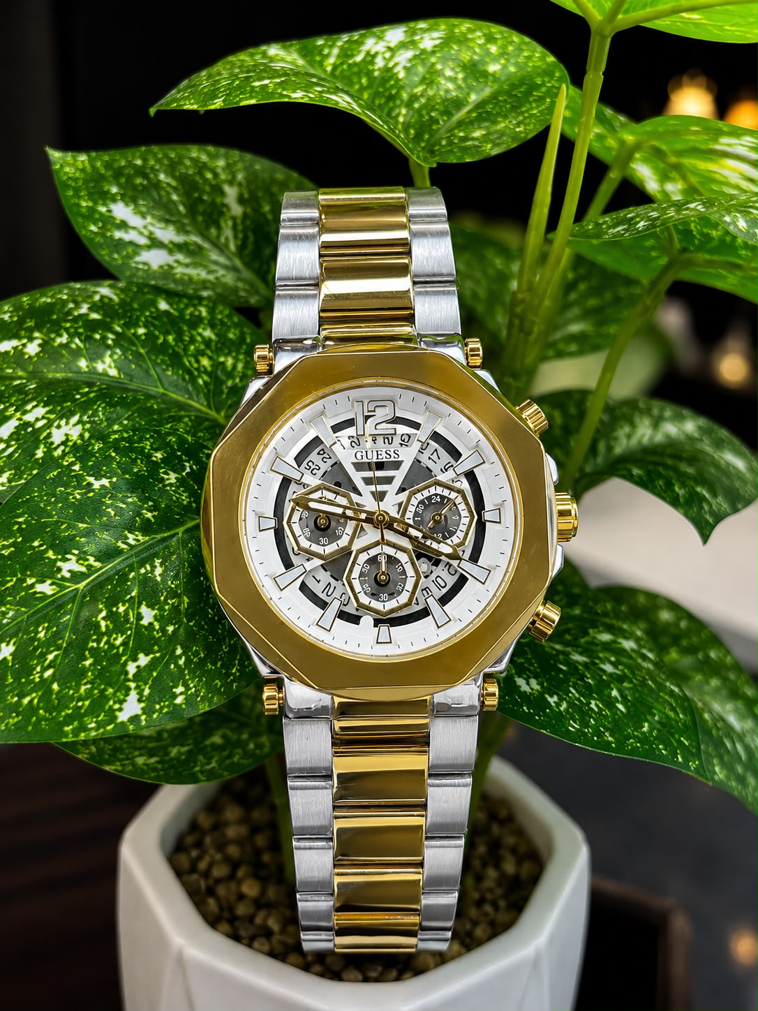 GUESS men's fashion chronograph-style watch