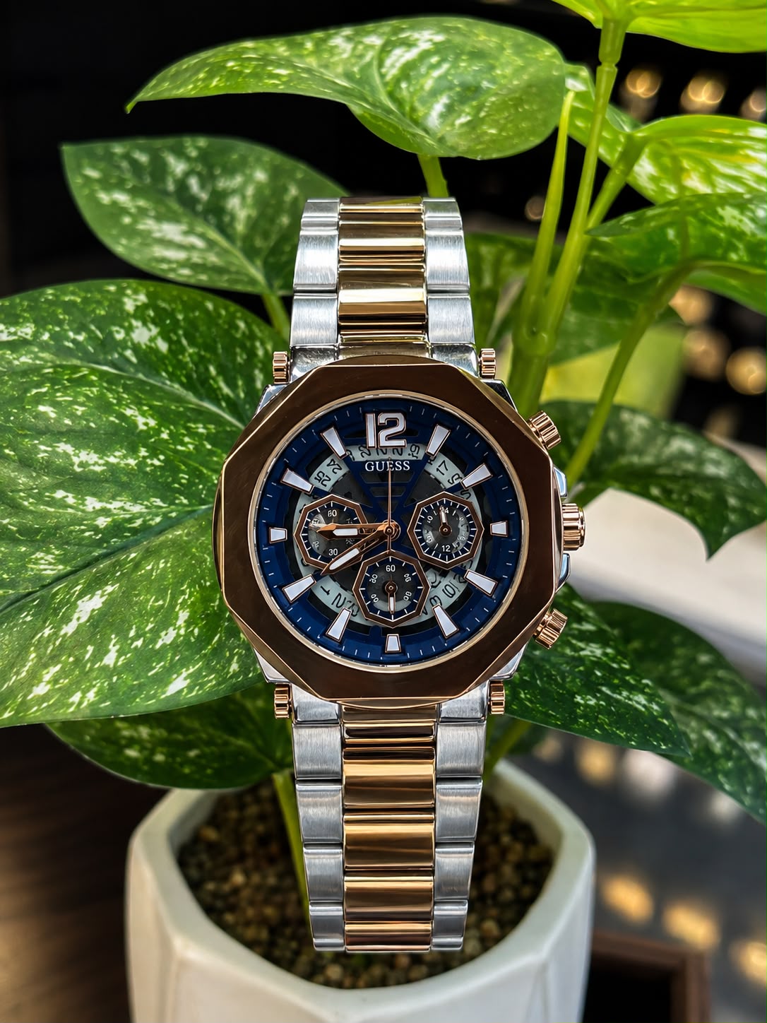 GUESS men's fashion chronograph-style watch