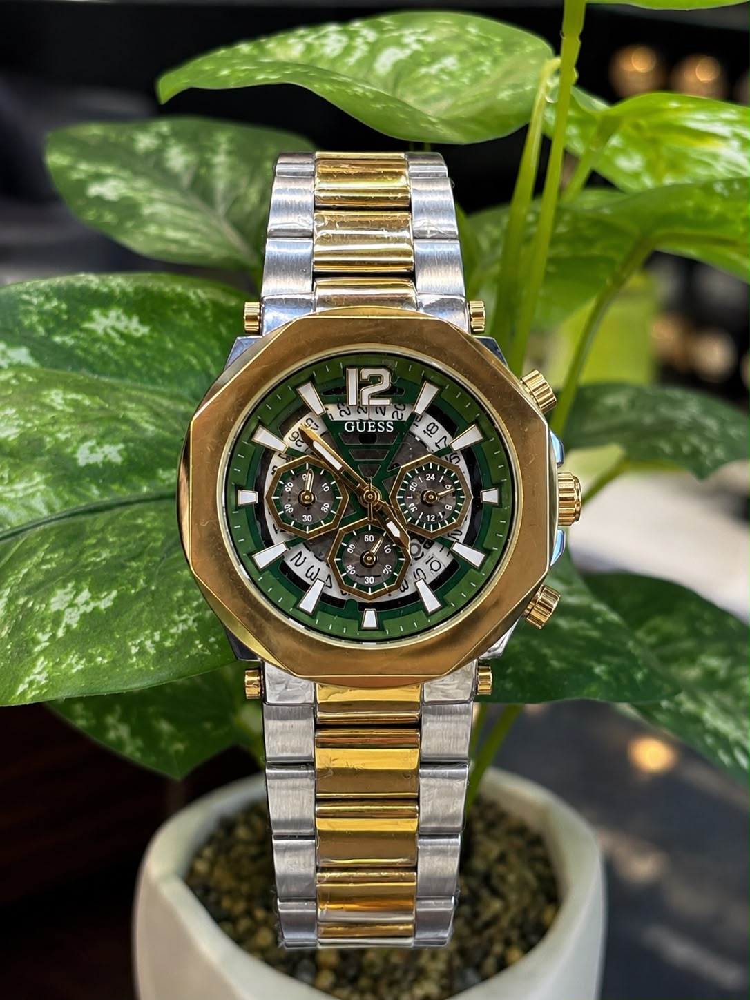 GUESS men's fashion chronograph-style watch