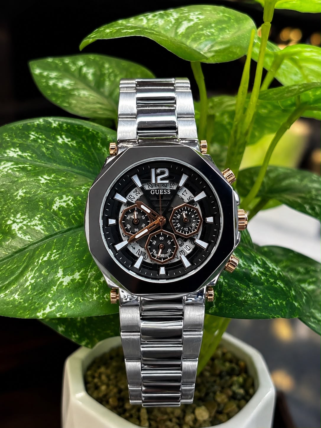 GUESS men's fashion chronograph-style watch