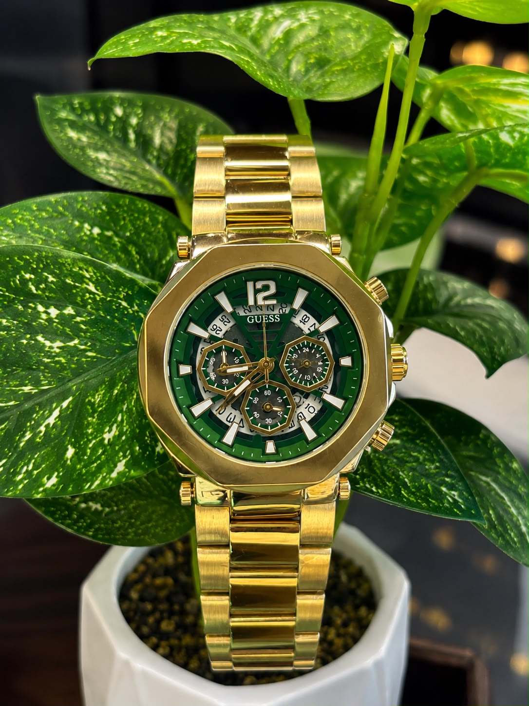 GUESS men's fashion chronograph-style watch